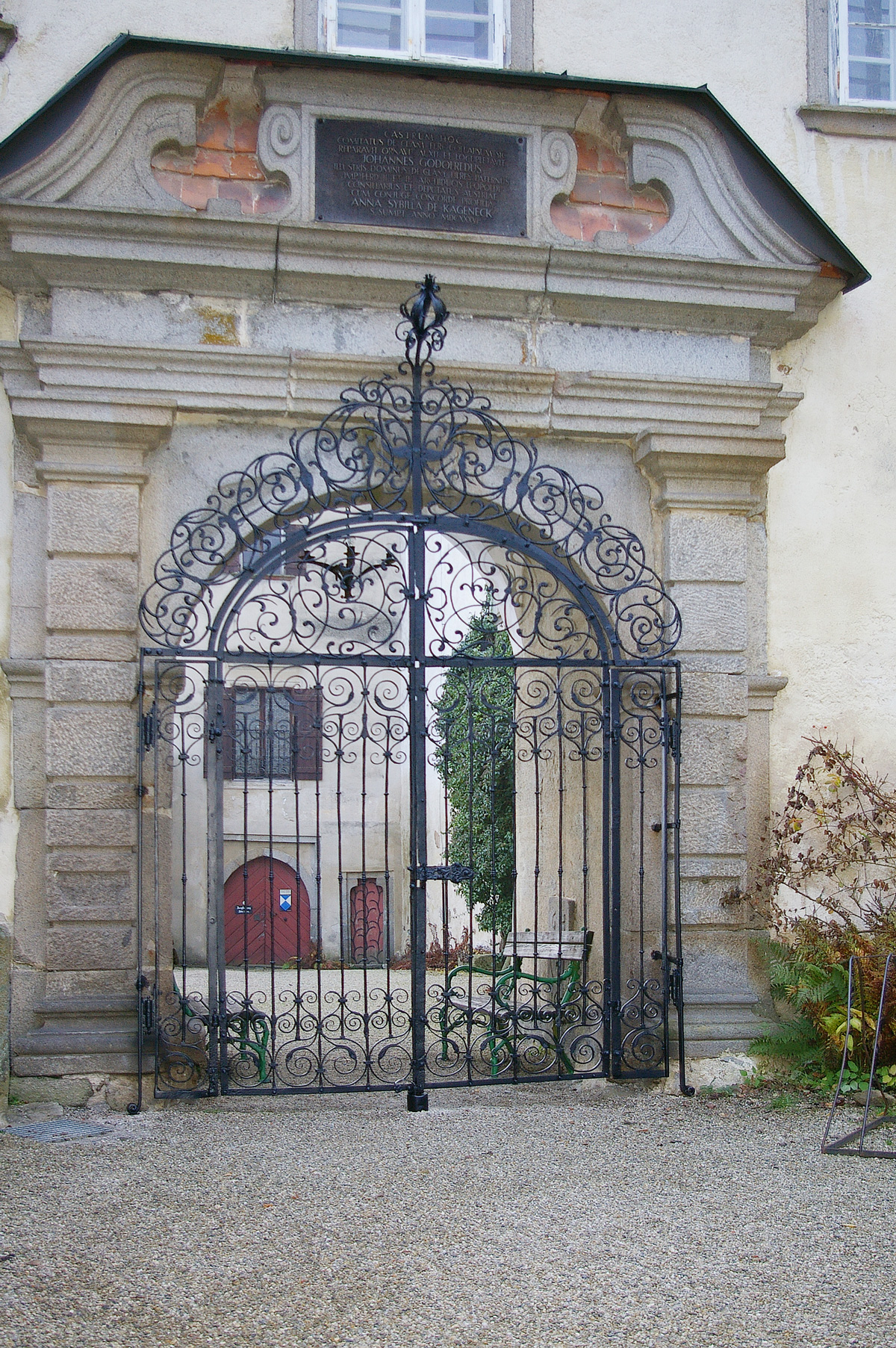 Restauration Hauptportal Burg Clam 2006